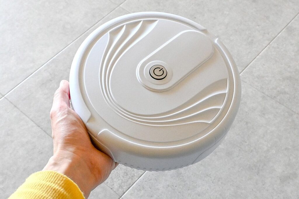 ダイソーの550円ロボット掃除機って本当に使える? 期待と現実