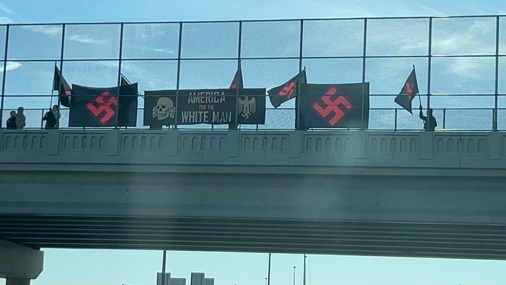ネオナチスはグレーターシンシナティから追い出され、地元住民はswastikaの旗を描く