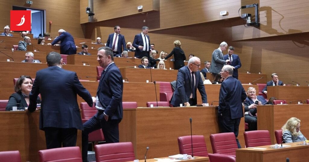 議会では、選挙区に関する議論。 「人口以上に50万人の有権者がいる」