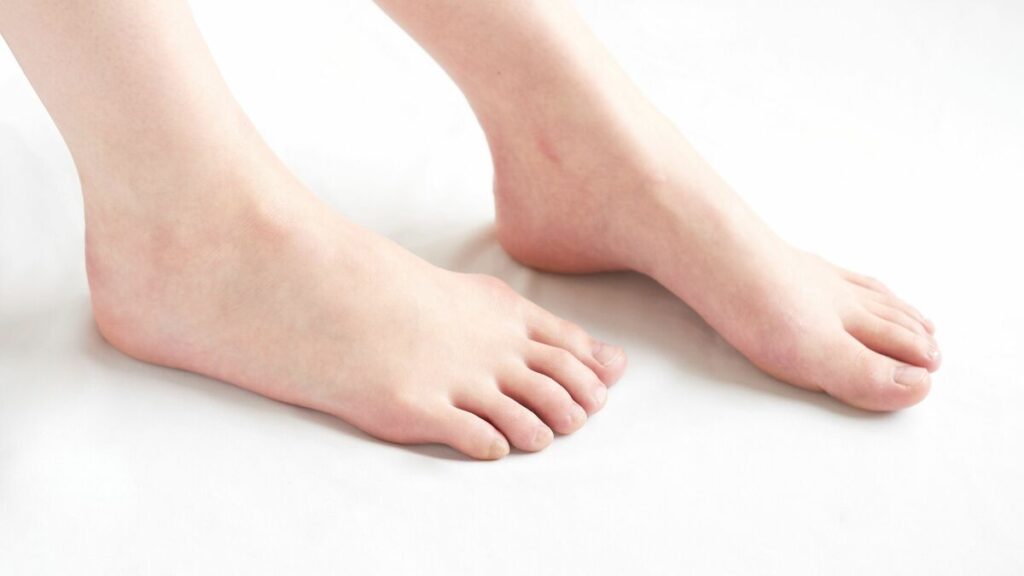 足の爪に発見した｢異変｣､実は｢癌｣だった…怪我との違い､危険なケースの見分け方とは? 素人目には､アザや足の指をぶつけた結果に見えるかもしれない | PRESIDENT Online（プレジデントオンライン）