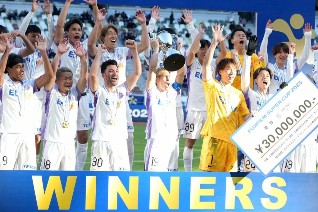 ｢2冠王者｣神戸に完勝、｢ベストメンバー｣広島スキッベ監督と｢主力温存｣吉田監督の考え方の違いが｢差｣に【Jリーグ開幕直前、2つのカップ戦から見えた｢2025新シーズン｣の行方】(2) - サッカー批評Web