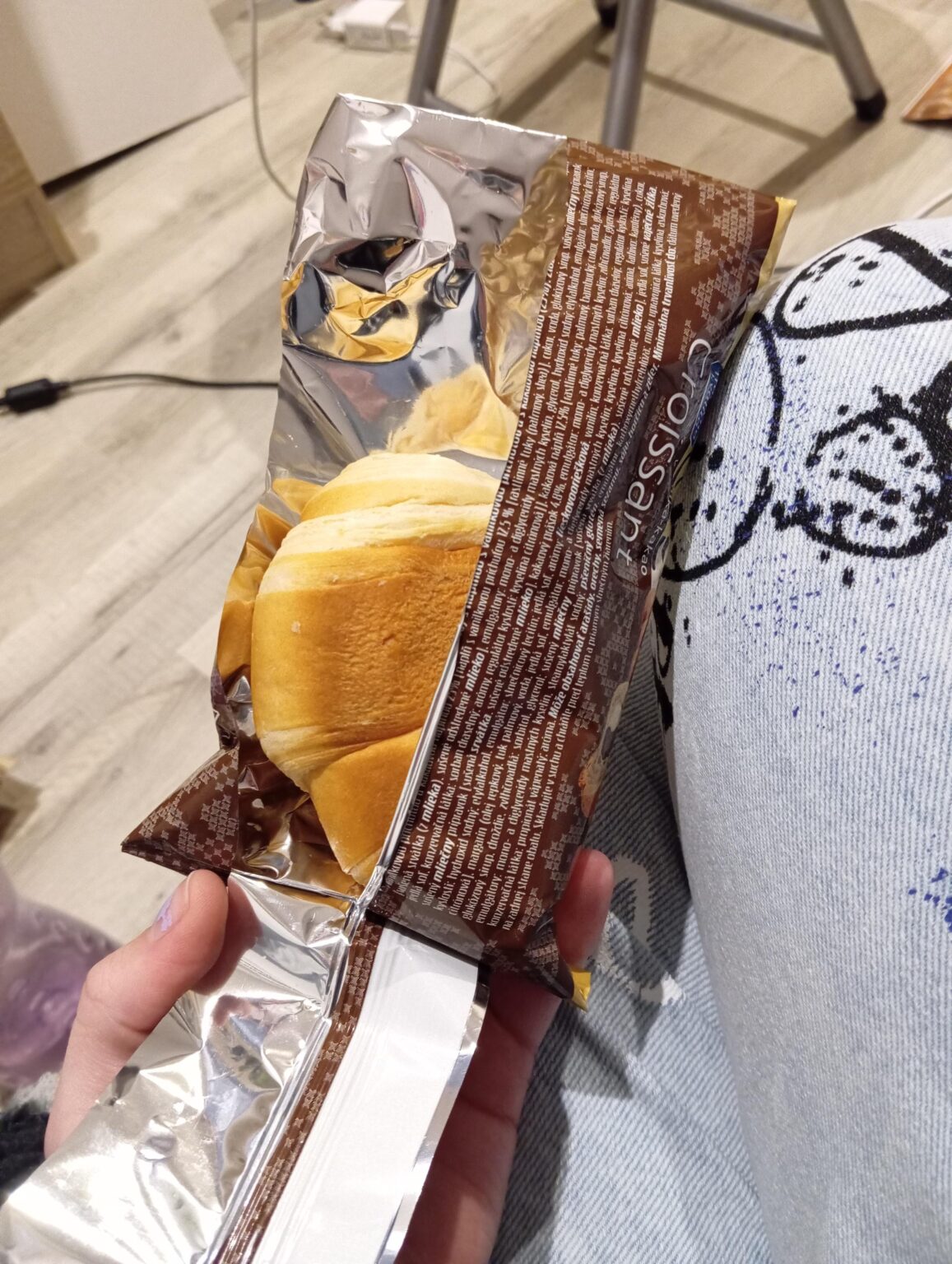 悪い小屋のインフレJednotaにはクロワッサンの半分があります🤪