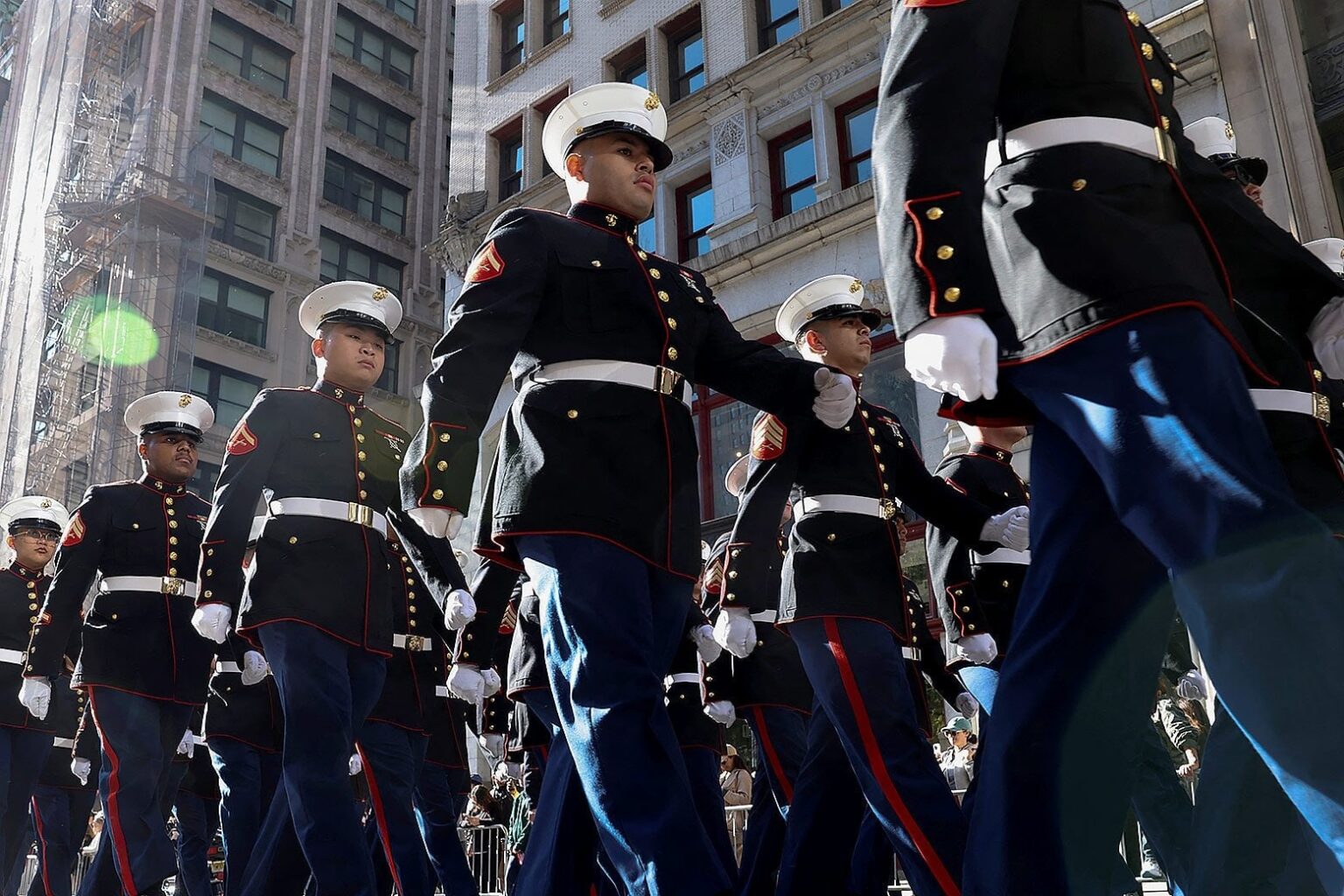私たちは軍隊に仕えました。トランプは、彼がそれにどれだけのダメージを与えたかわからない。