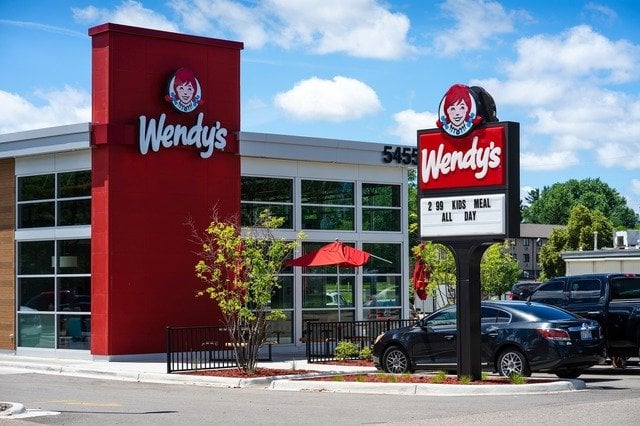 Wendy's Enters Romaniaに入ることを確認しました。これは、Protec.roによって長年にわたって発表された後、米国外の最初の出口です。少なくとも2億ドルの投資が付属しています。最初のレストランの詳細