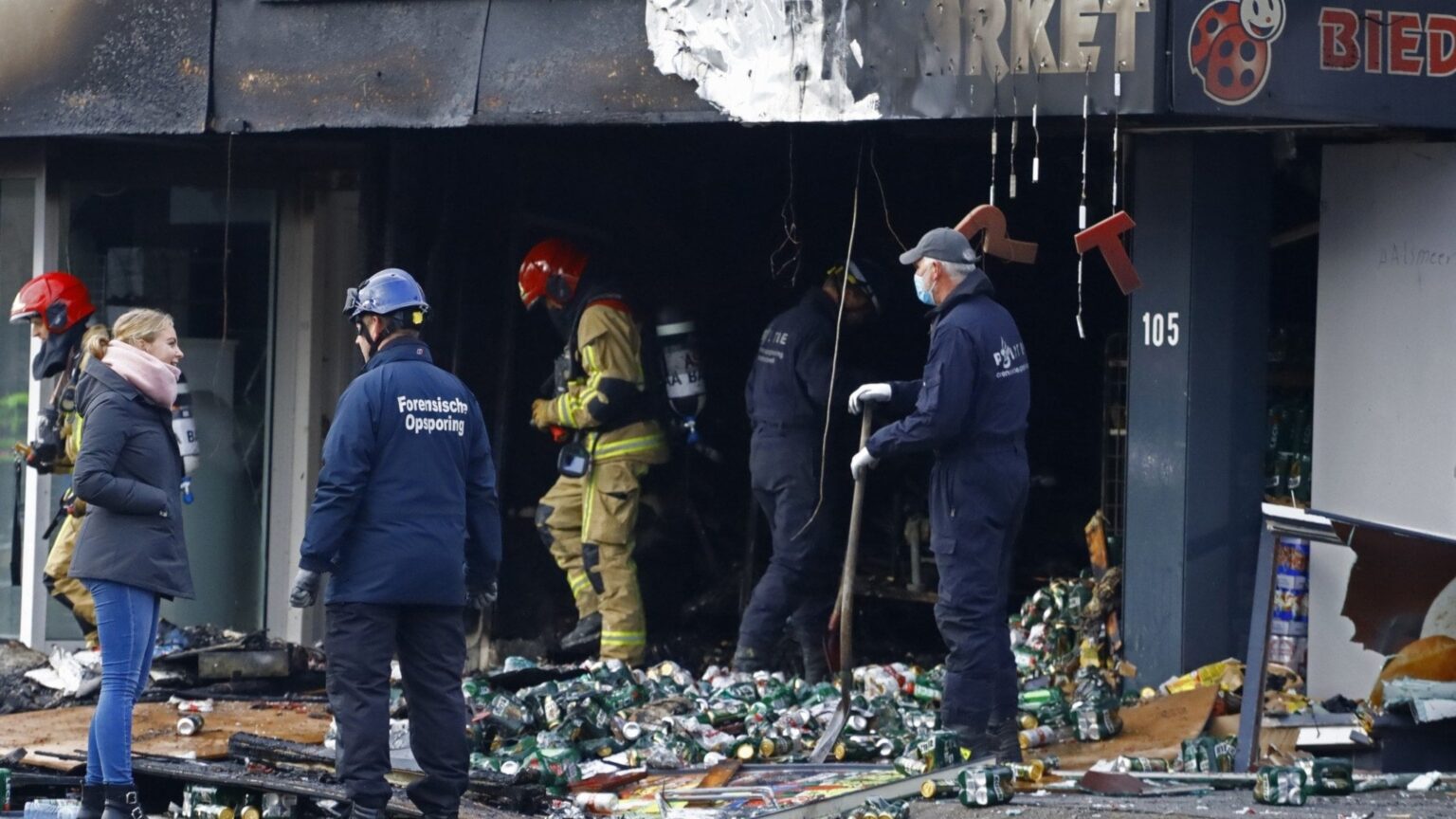 昨年オランダの1000以上の爆発物 - 警察の働き