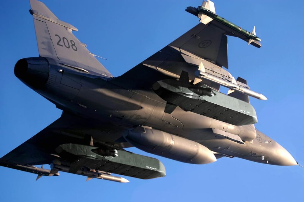 Jas Gripenの新しいおもちゃがクラブされました！