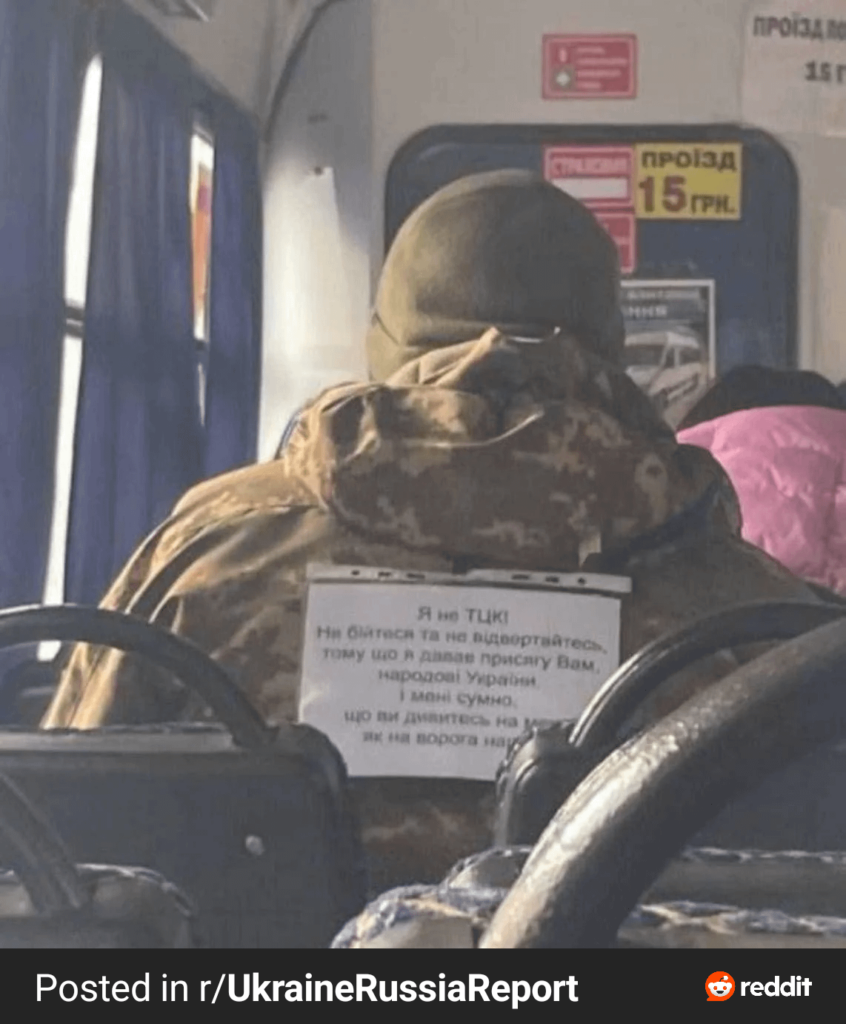 列車のウクライナ兵