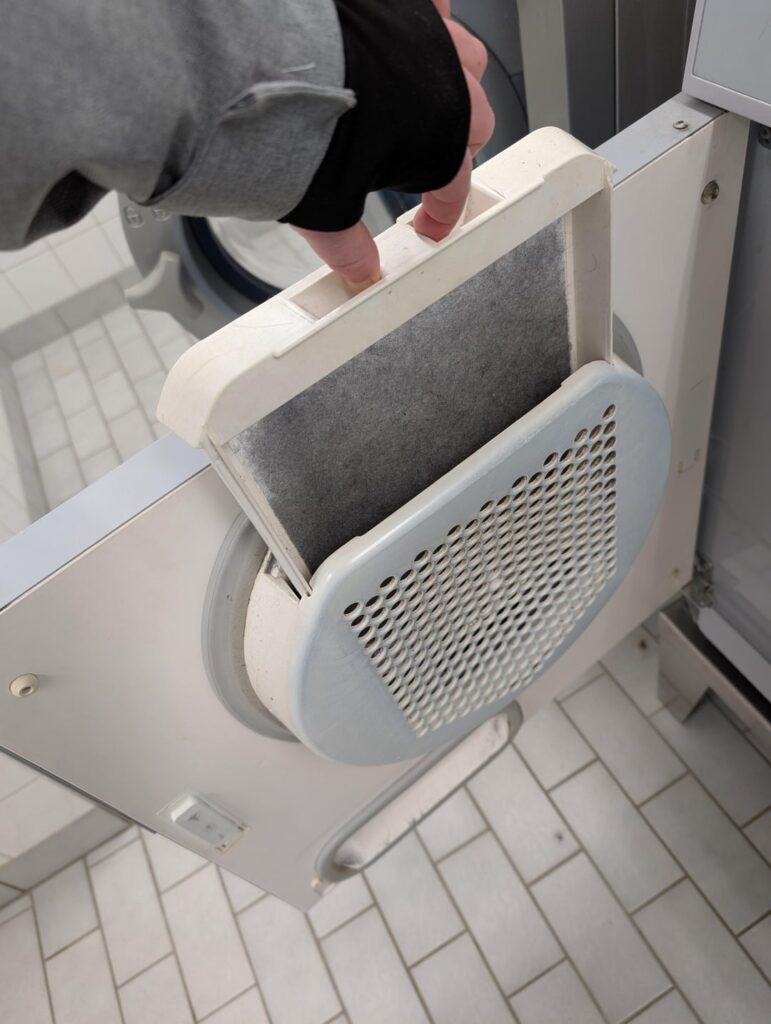 ランドリールームで掃除を避けるために、誰かがタグの番号を削除しました