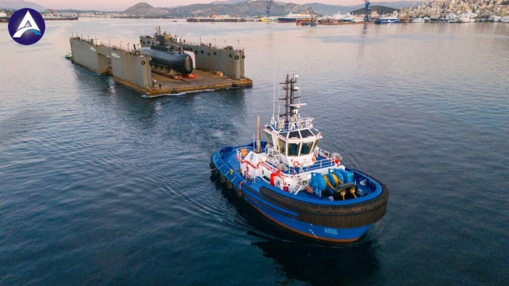 歴史的な潜水艦「プライマリ」は、フリスボマリーナに正常に転送されました（ビデオ +写真）