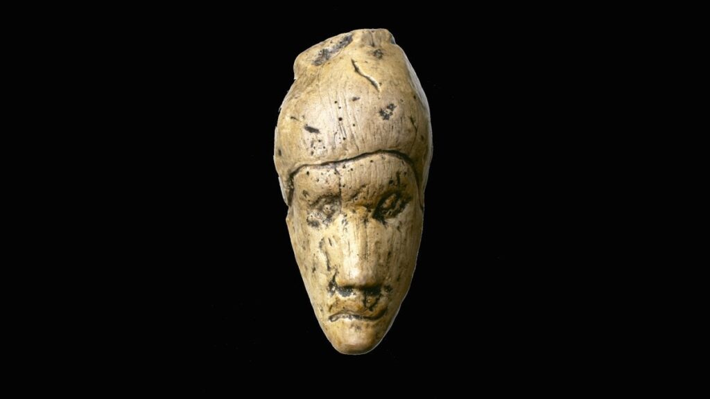 LivesCience-「DolnívĕstonicePortraitHead：世界で最も古い既知の人間の肖像画」