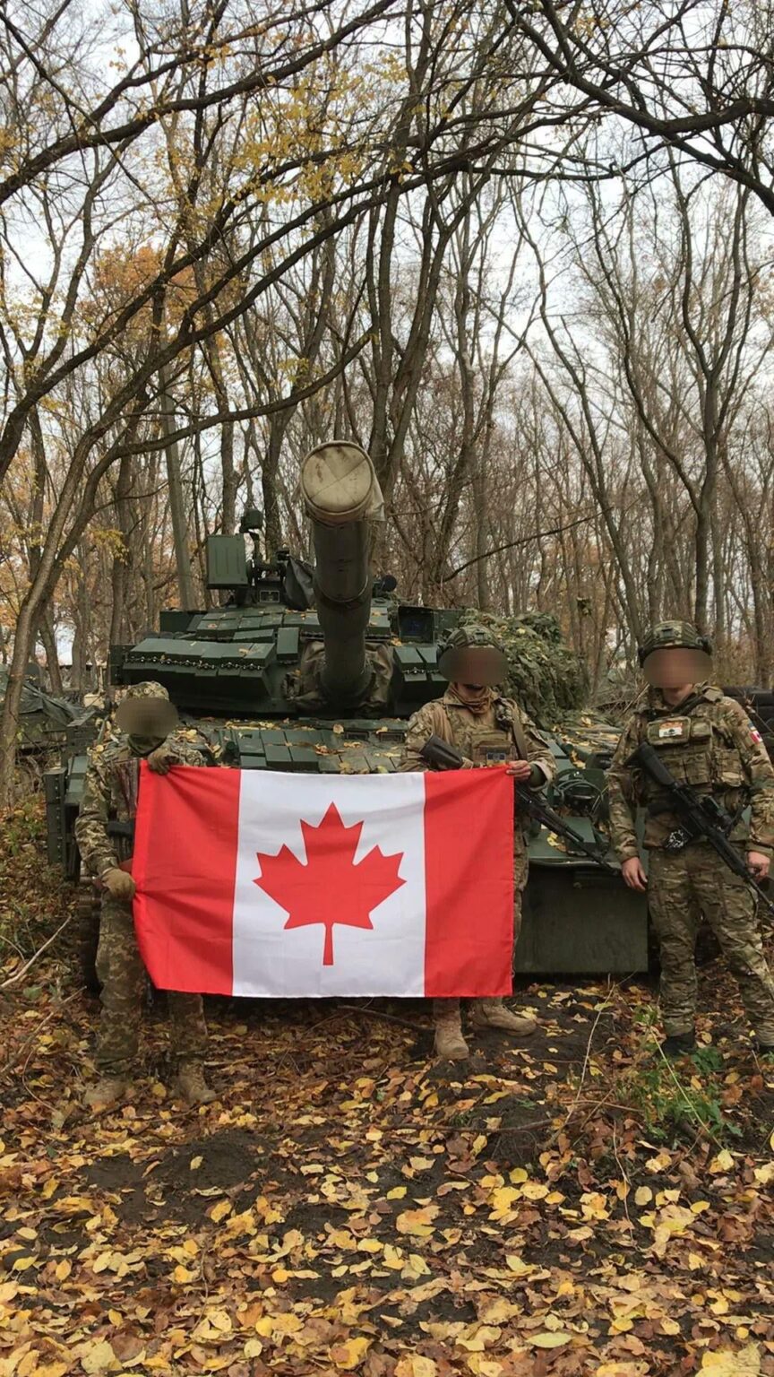 ウクライナ軍のヤコフ・ハンドジークにちなんで名付けられた第59回別々の自動車歩兵旅団のDmytro kotsiubailoにちなんで名付けられた第108回別々の機械化された大隊「ダ・ヴィンチ・オオカミ」から、メインバトルタンク（MBT）のカナダのボランティア。