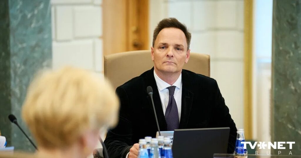 州首相のディレクター、クロンバーグ：「皿を洗うために子犬を連れて行くのは普通ではない」