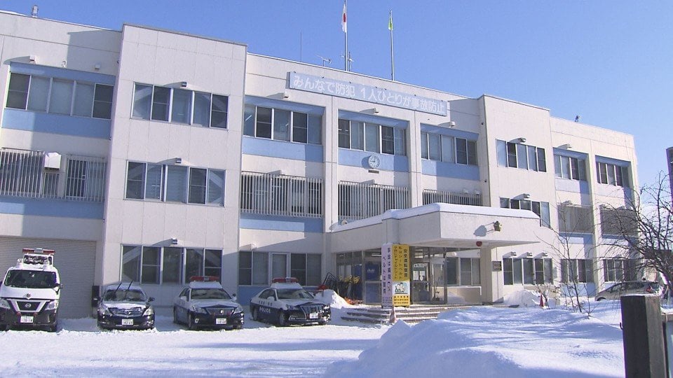 下半身が透けて…下着を着用せずストッキング姿で来店、コンビニの女性店員に卑猥な行為をした疑い　55歳の男「好奇心からやりました」