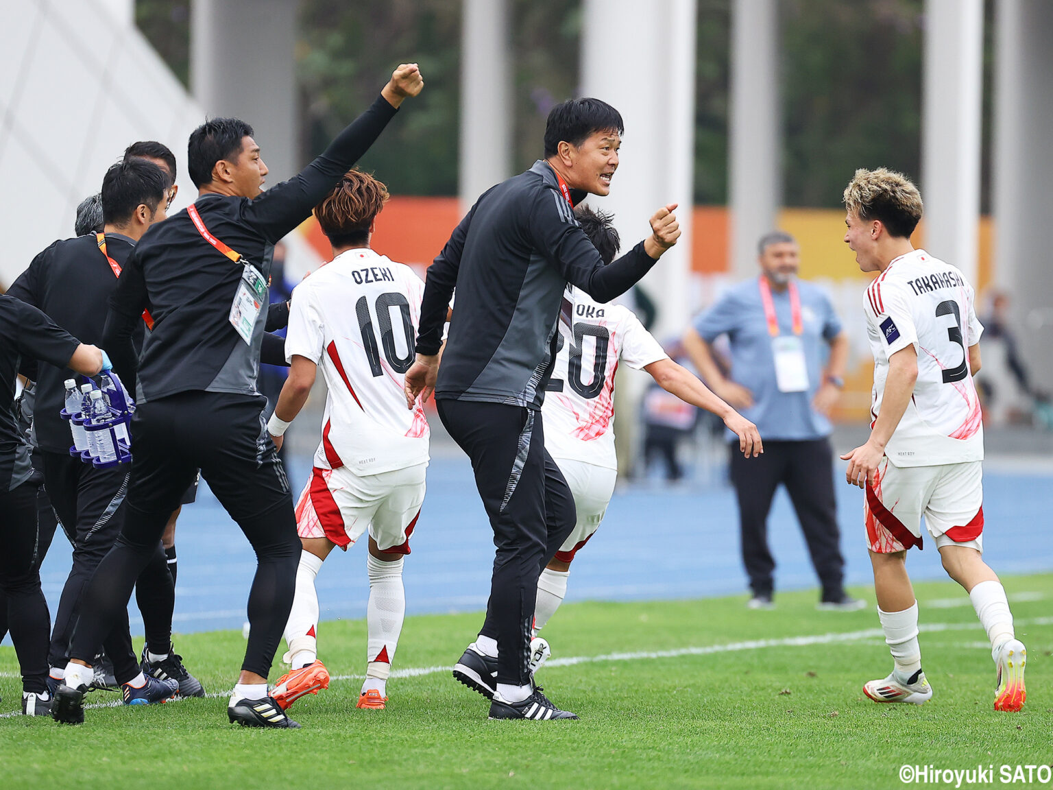 シリア対策3バック布陣は劣勢でリズム整わず…U-20日本代表・船越監督は苦戦ドローも「下向く必要はない」 - ゲキサカ