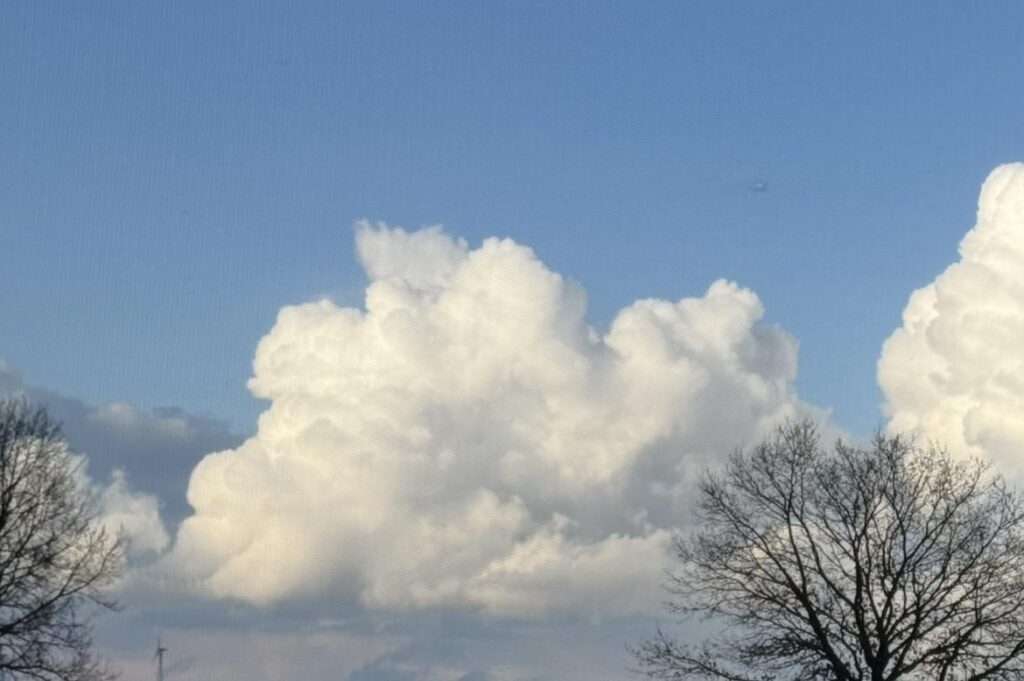 この雲はどういうわけか北ドイツのように見えます