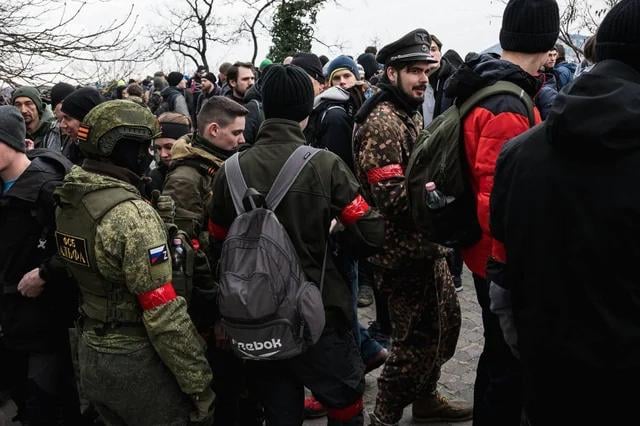 ユーロセプチック主義者のオルバンのハンガリーにあるロシアの「z 'z' ynightive 'z'を持つneo -nazis
