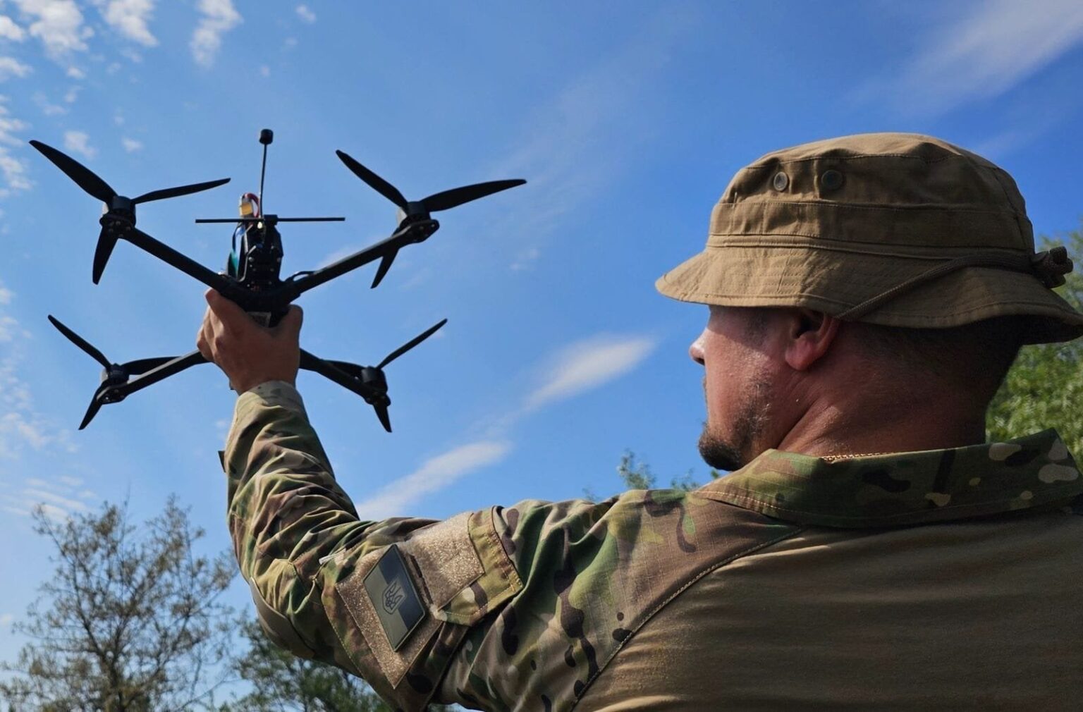 「ドローンライン」と呼ばれる大規模な軍事プロジェクトがウクライナで開始され、無人システム軍の最も効果的なウクライナユニットを統合すると、ウクライナ大統領のゼレンスキーは述べた。