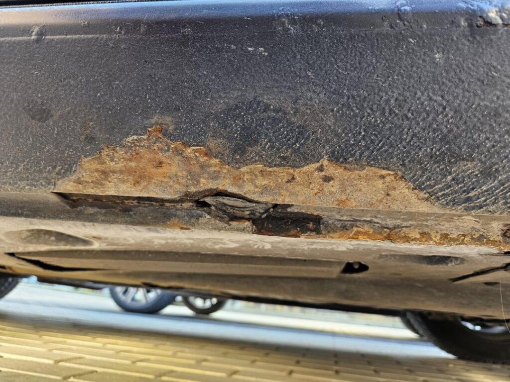 車のしきい値修理