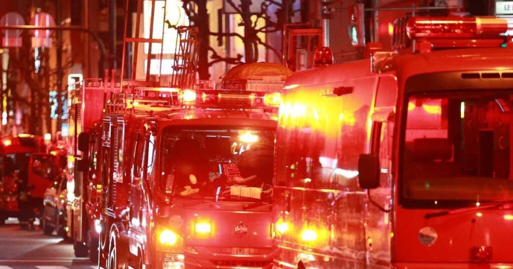 市議宅が全焼し焼け跡から遺体、12歳長女と連絡取れず 大阪・大東、市議と次男も負傷