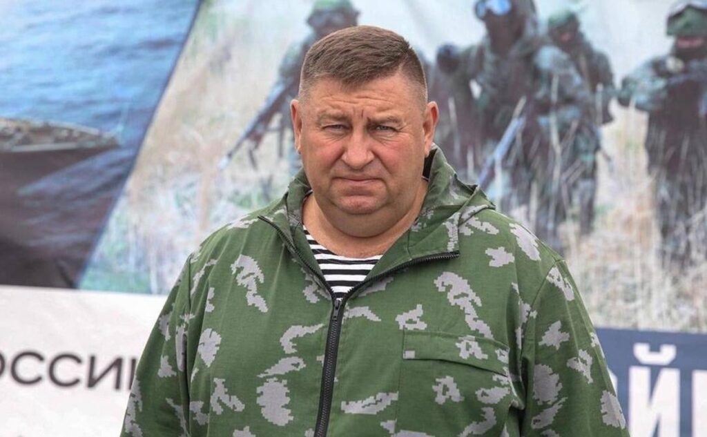 クルスク地域では、ロシア連邦のプリモルスキー・クライの副知事であるセルゲイ・エフレモフが鉱山に爆破されました。別の将校が彼と一緒に亡くなりました。エフレモフはボランティアの分離「タイガー」の司令官でした。これは、第155旅団に基づいて2022年の夏に結成されました。
