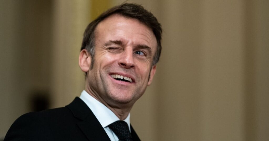 フランスのマクロンは、トランプを彼の顔に残酷にチェックします