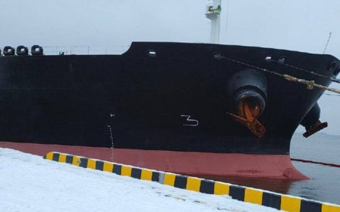 メディア：UST-Loga Harborでは、石油タンカーがown死しています