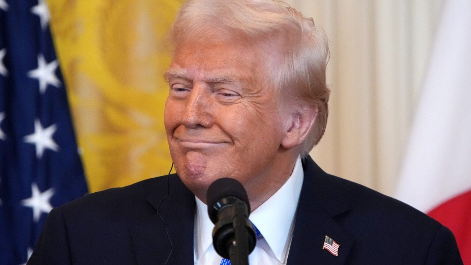 ドナルド・トランプは、彼が望む法律を破ることができると考えていることを認めている