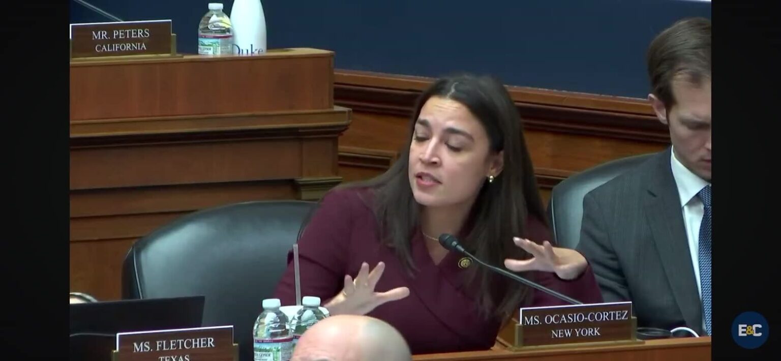 AOC：Elon Muskは科学者ではなく、エンジニアではありません。彼は億万長者の詐欺師です