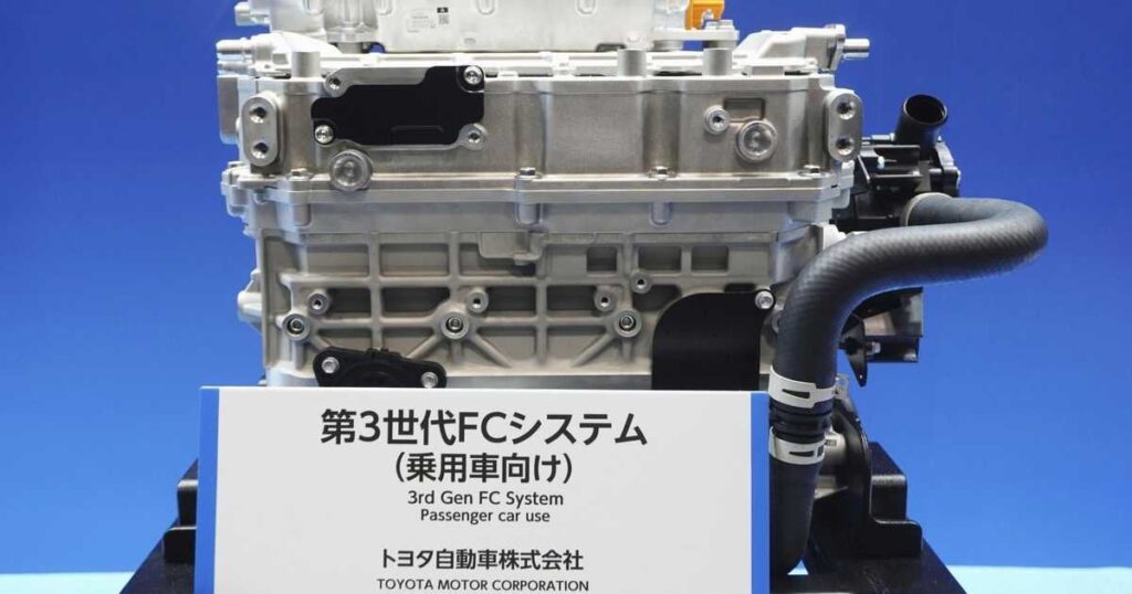トヨタ自動車、新型の水素燃料電池を公開 航続距離20％向上