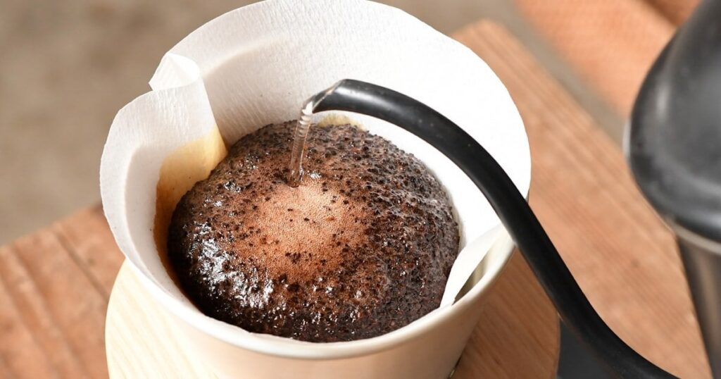 コーヒー豆高騰､喫茶店が窮地　高齢化･経費増との三重苦 - 日本経済新聞