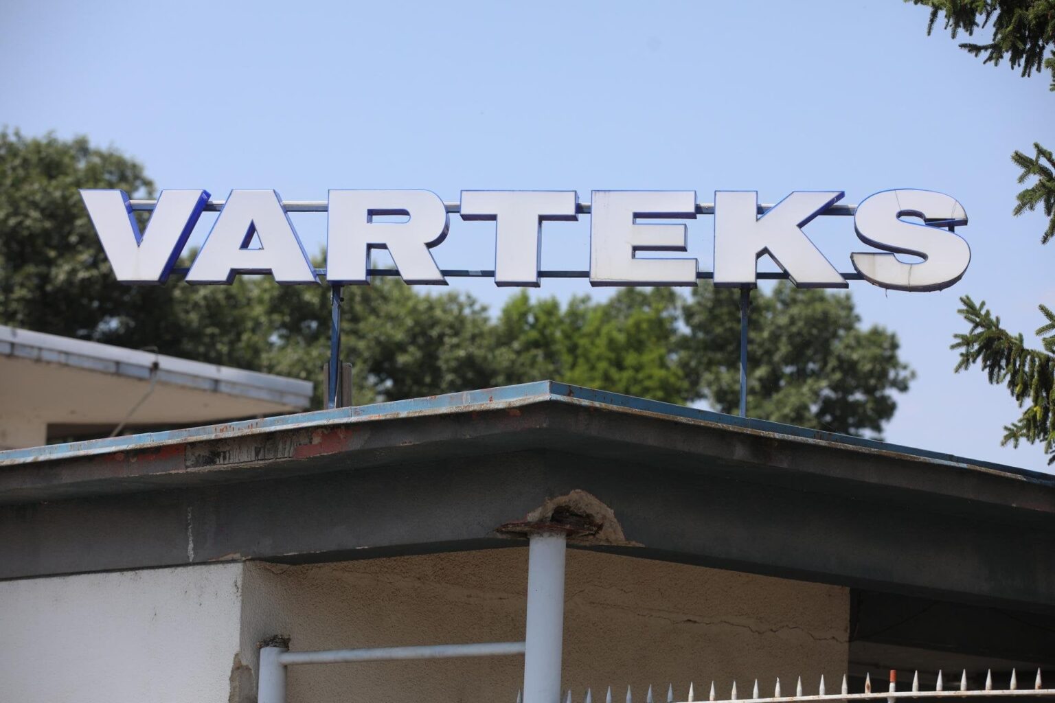 テキスタイル業界の巨人の崩壊：Varteksは100年後に生産を中断しました！