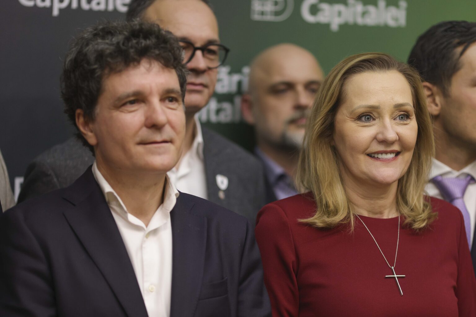 エレナ・ラスコニは、ニコア・ダンとカリン・ゴエルグスクを比較しています。
