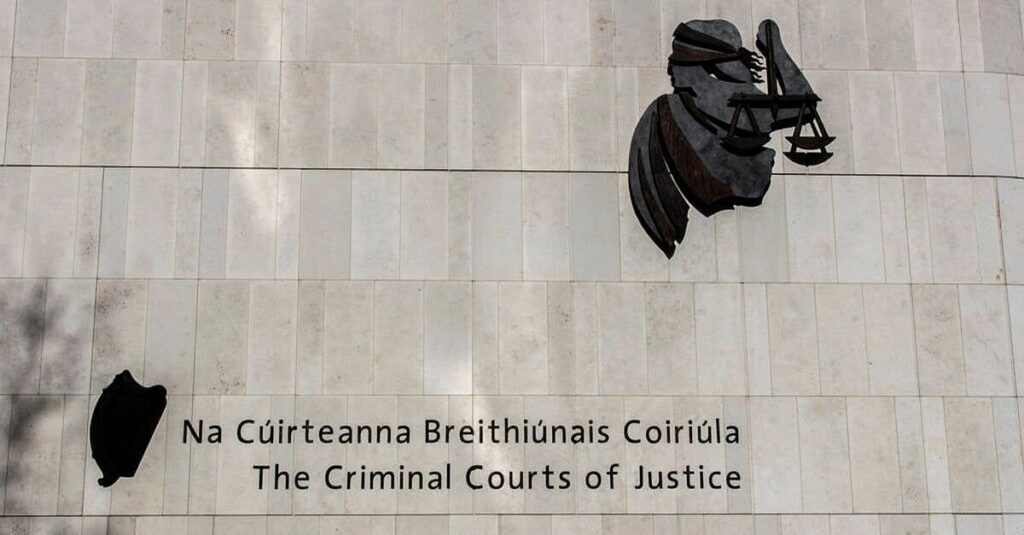 男（33）は、2019年の元旦にダブリンでスペインの観光客をレイプしたと非難された裁判にかけられます