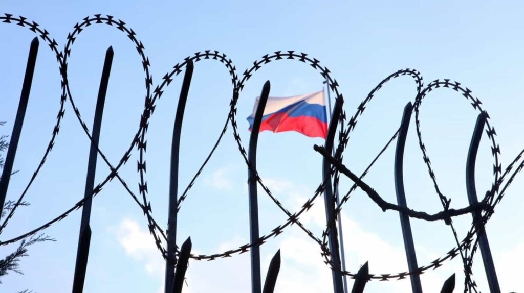 トランプは、ウクライナでの戦争をめぐってロシアに対する制裁を延長します