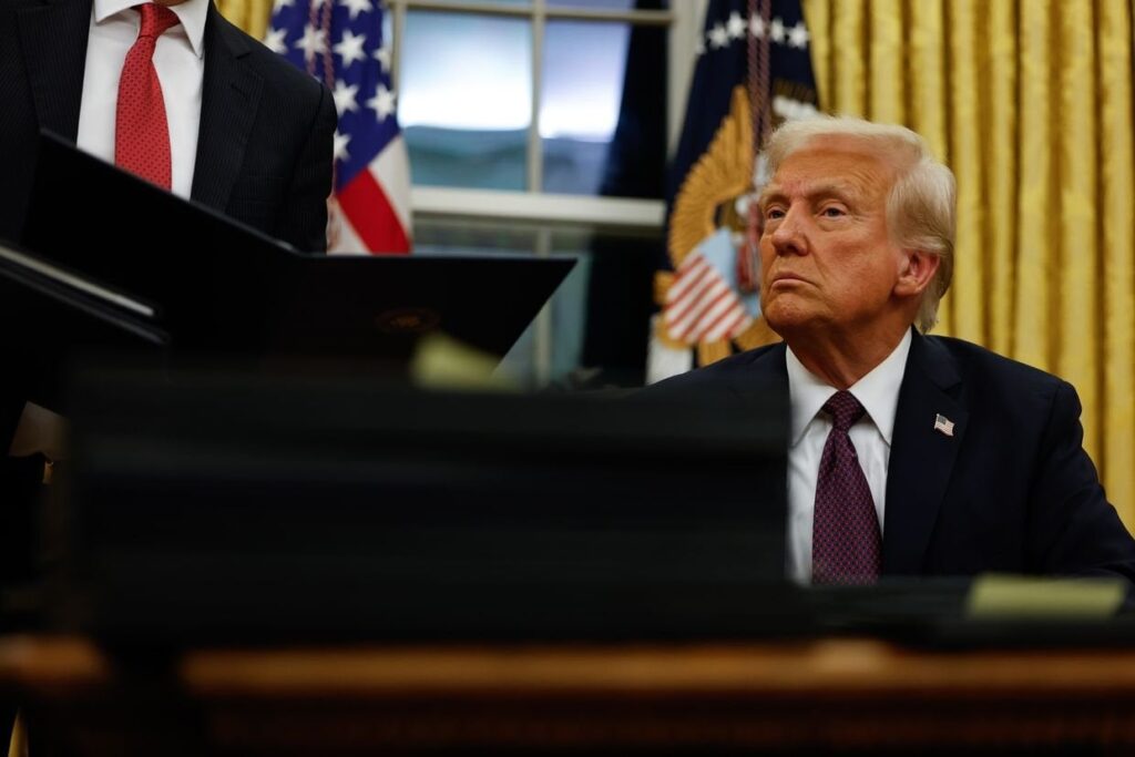 トランプは、ロシアに対する制裁は「ある時点で」解放されると言います