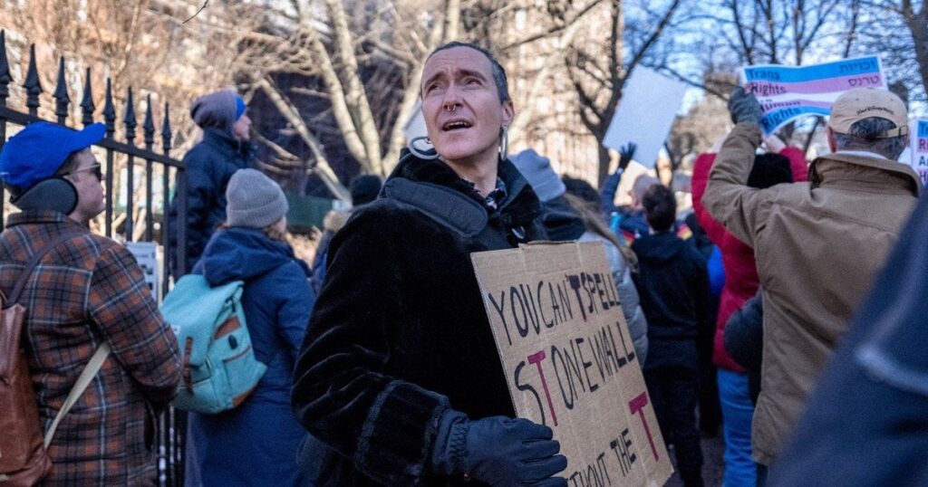 「LGBTQ」→「LGB」 米国定史跡HPから性的少数者の一部記述削除