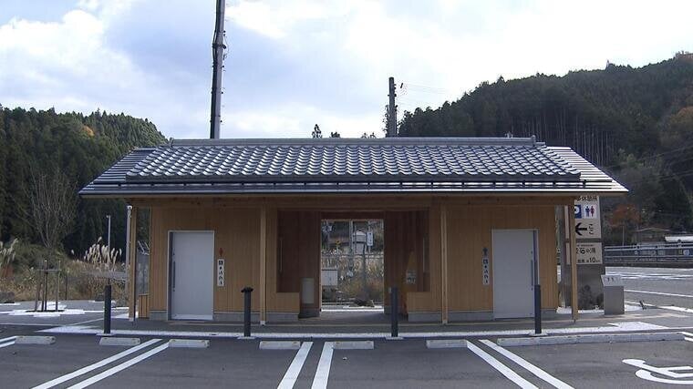 山あいの”１億円トイレ”に村民が憤り「あの規模でこの値段はおかしい」...なぜ作った？村長に聞くと「村の良さをアピールする狙い。特別に高かったとは思わない」