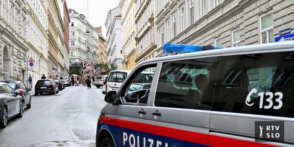 ナイフを持つタンパク質の男性では5人を刺し、ティーンエイジャーの傷が沈んだ