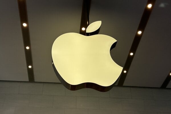 iPhoneで「レイシスト」と音声入力すると、一瞬「トランプ」と表示されるバグ