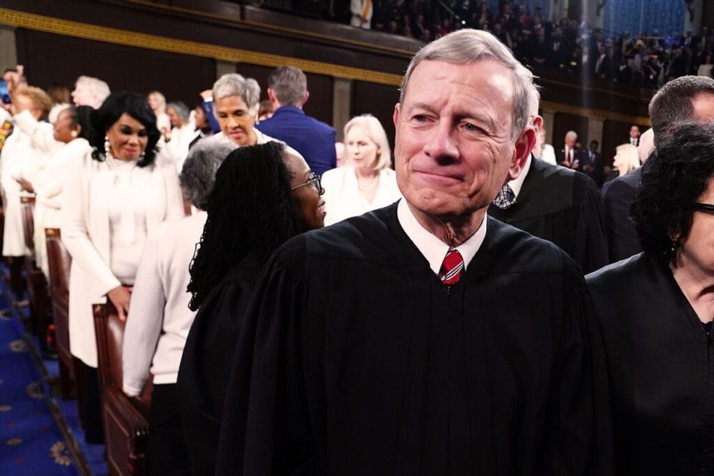 ジョン・ロバーツの最高裁判所が事前に従った：トランプの破壊ボールは、ロバーツの裁判所自身の憲法上の解明です