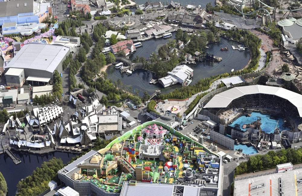 USJ、入り口前のチケット販売所を今春無くす。一方、すぐそばの万博会場は…