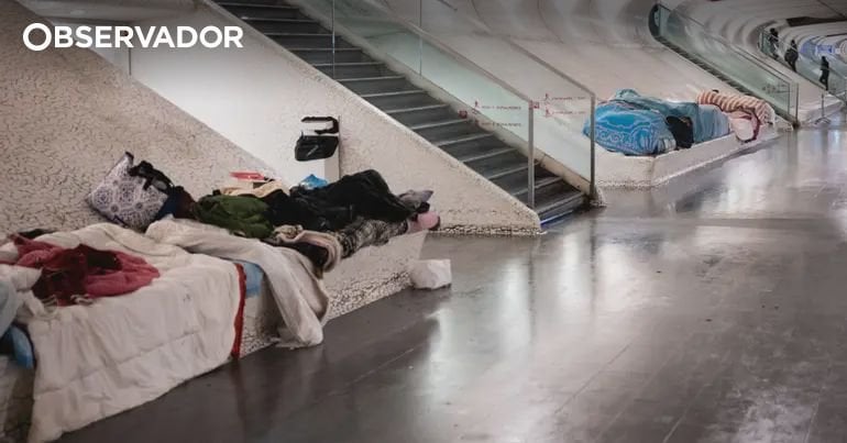 彼らは勉強して仕事をしていますが、家を買う余裕はありません。資格のあるホームレスと給与のケースを増やします