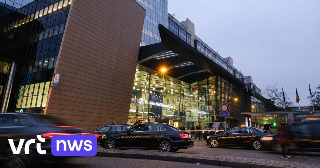 警察は、ブリュッセルサウスでの反薬剤の手術中に15人の容疑者を拘留します