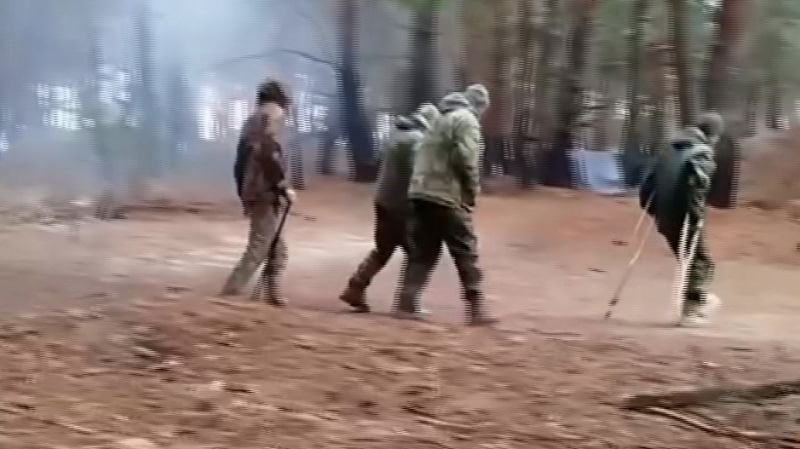 ロシアは負傷した軍隊を「リサイクル」しており、松葉杖の最前線に送っている