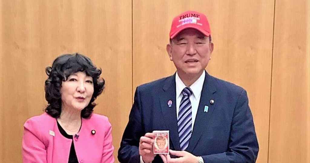 石破首相にトランプ政権の「性別は男と女だけ」方針を説明、片山さつき氏 赤キャップ贈呈