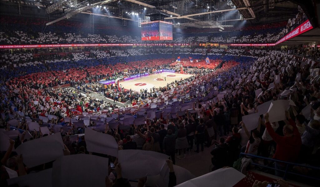 Belgradeの「Zalgiris」のライバルサポーターは、ロシアへの支援を支援することで迎えられました