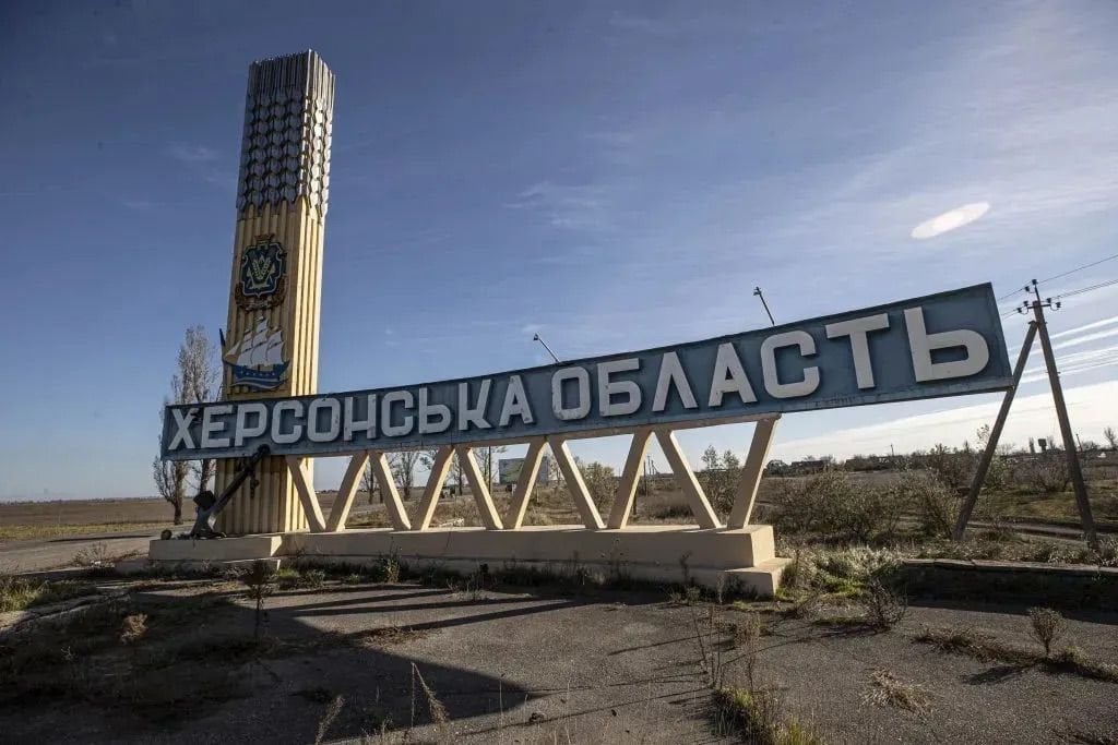 ロシアがドローンとミニバスを標的にした後、ハーソンで負傷した2人の子供を含む5人を含む、知事は言う