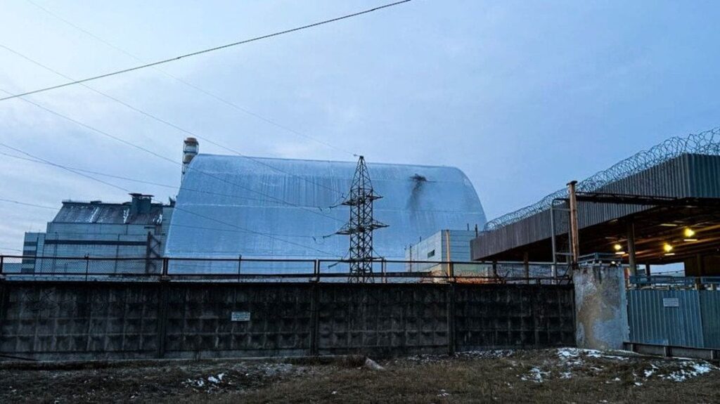 ロシアの攻撃ドローン、チェルノブイリ原発に激突　放射線レベルは正常　ウクライナ発表