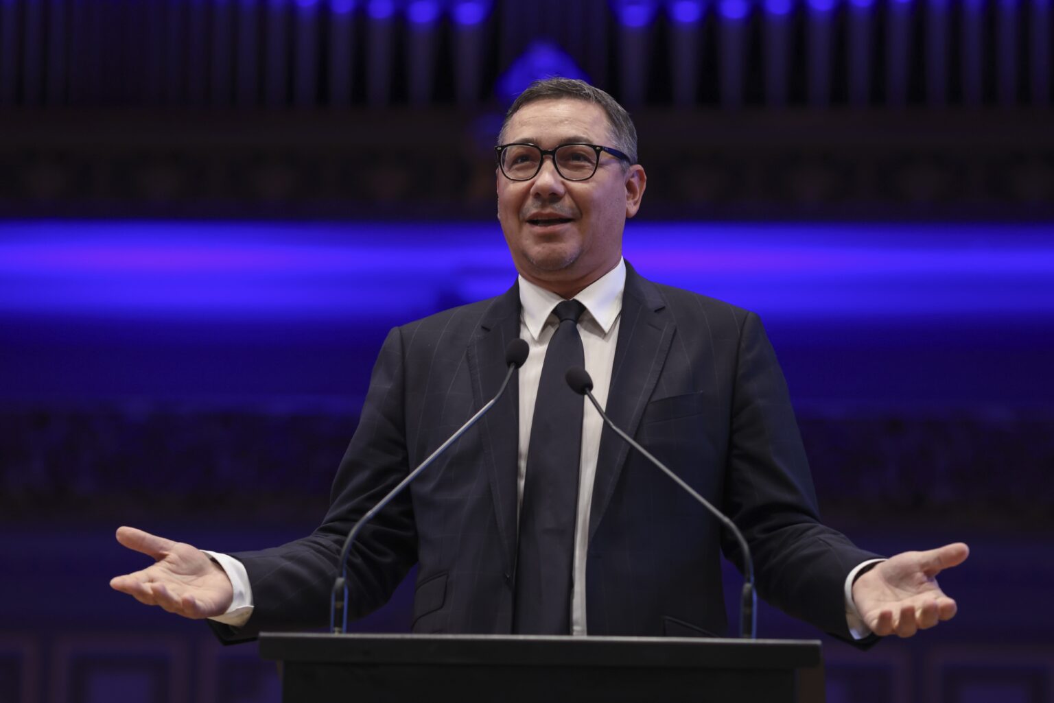 ビクター・ポンタは大統領の立候補を発表します