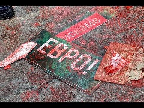 パートセカンド警察は溝のみであり、彼が何をしているのかわからない